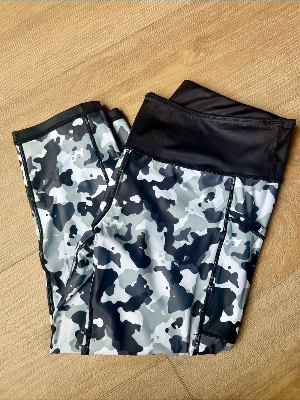 CVG Reversible Camo Capris - Picture 2 of 2